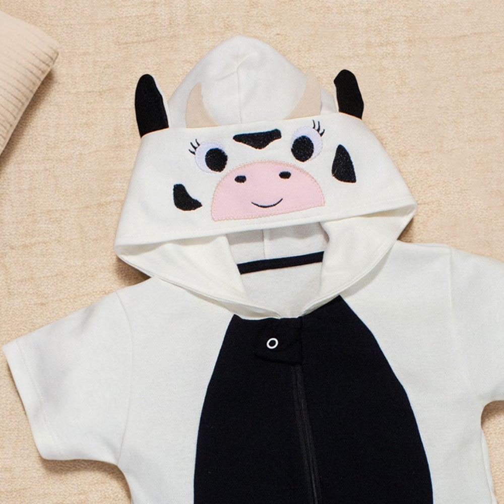 Macacão Infantil Curto Com Capuz Bordado Vaquinha Creme